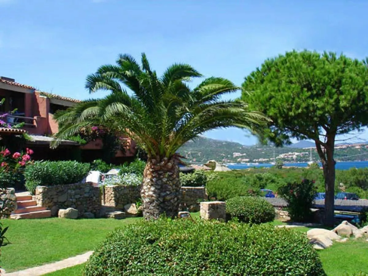 Cosy Holiday Home In Marinella With Shared Pool